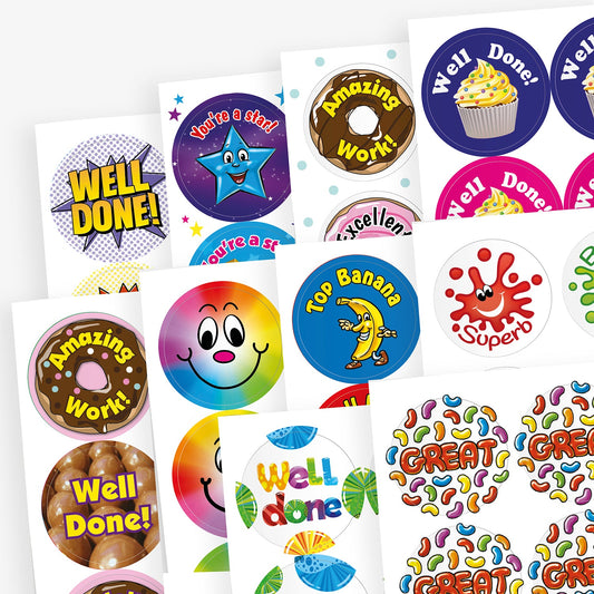 A collection of 32mm circular stickers in various vibrant designs, including smiling faces, stars, cupcakes, and comic-style text, each emitting different scents such as berry, chocolate, vanilla, and bubblegum when rubbed.